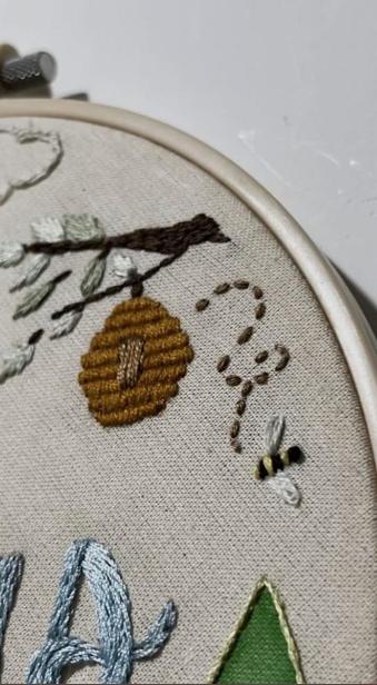 Porta Maternidade em Bastidor Bordado Mini Floresta Thomás