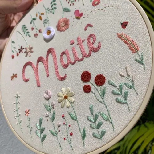 Bastidor bordado Porta Maternidade Jardim Florido Maitê