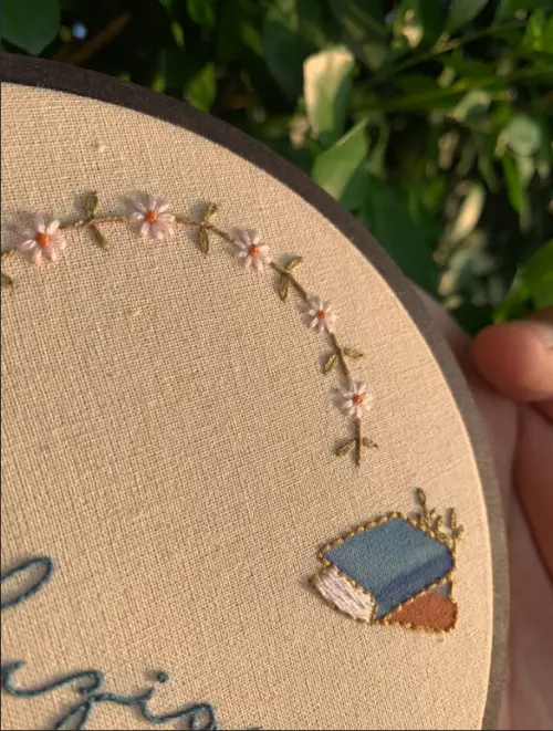 Bastidor Bordado - Guirlanda Decorativa