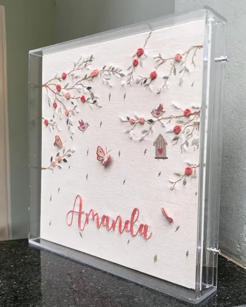 Porta Maternidade em Moldura Acrílica Jardim Encantado