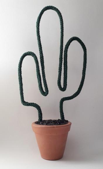 Cacto Decorativo com Vaso de Barro em Tricotin