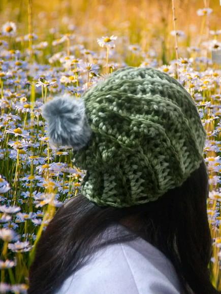 Gorro, touca com pompom verde mesclado