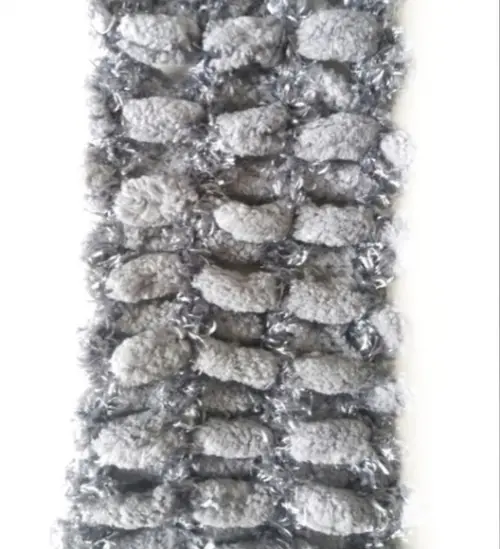 Cachecol em Tricô de Pompom
