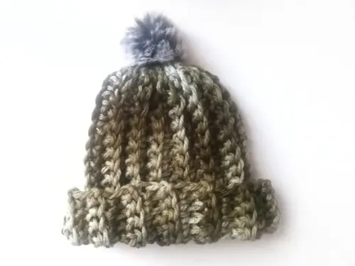 Gorro, touca com pompom verde mesclado