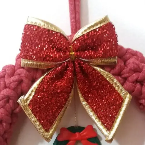 Guirlanda Natal vermelha , laço vermelho e detalhe