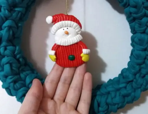 Guirlanda decorativa de natal , laço e boneco de neve