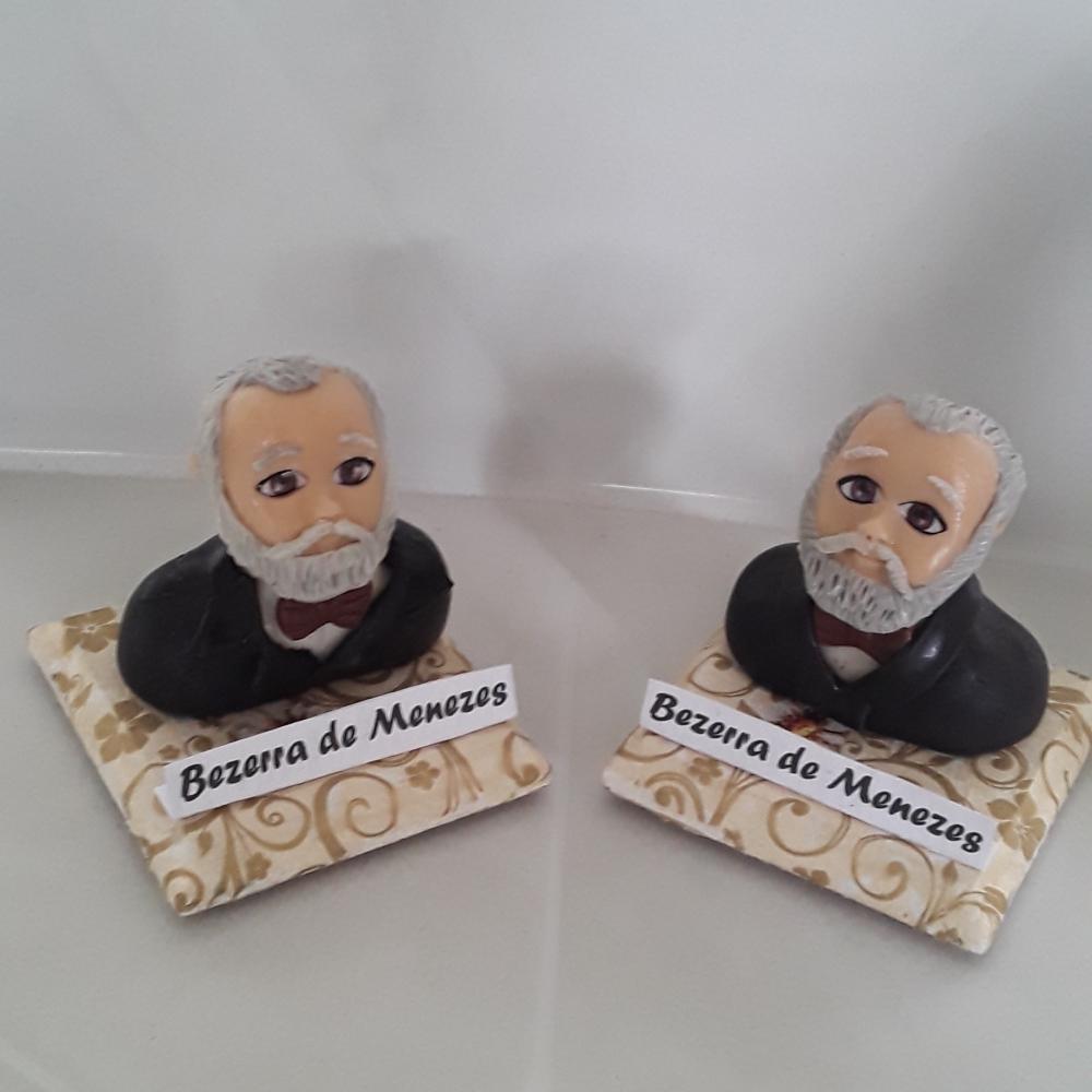 Enfeite de mesa busto Dr.Bezerra de Manezes em biscuit