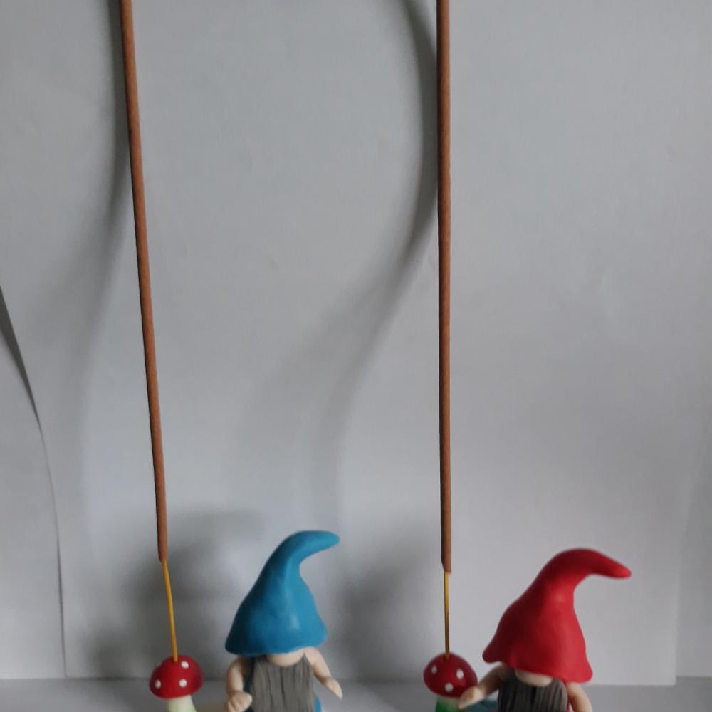Porta incenso gnomos em biscuit