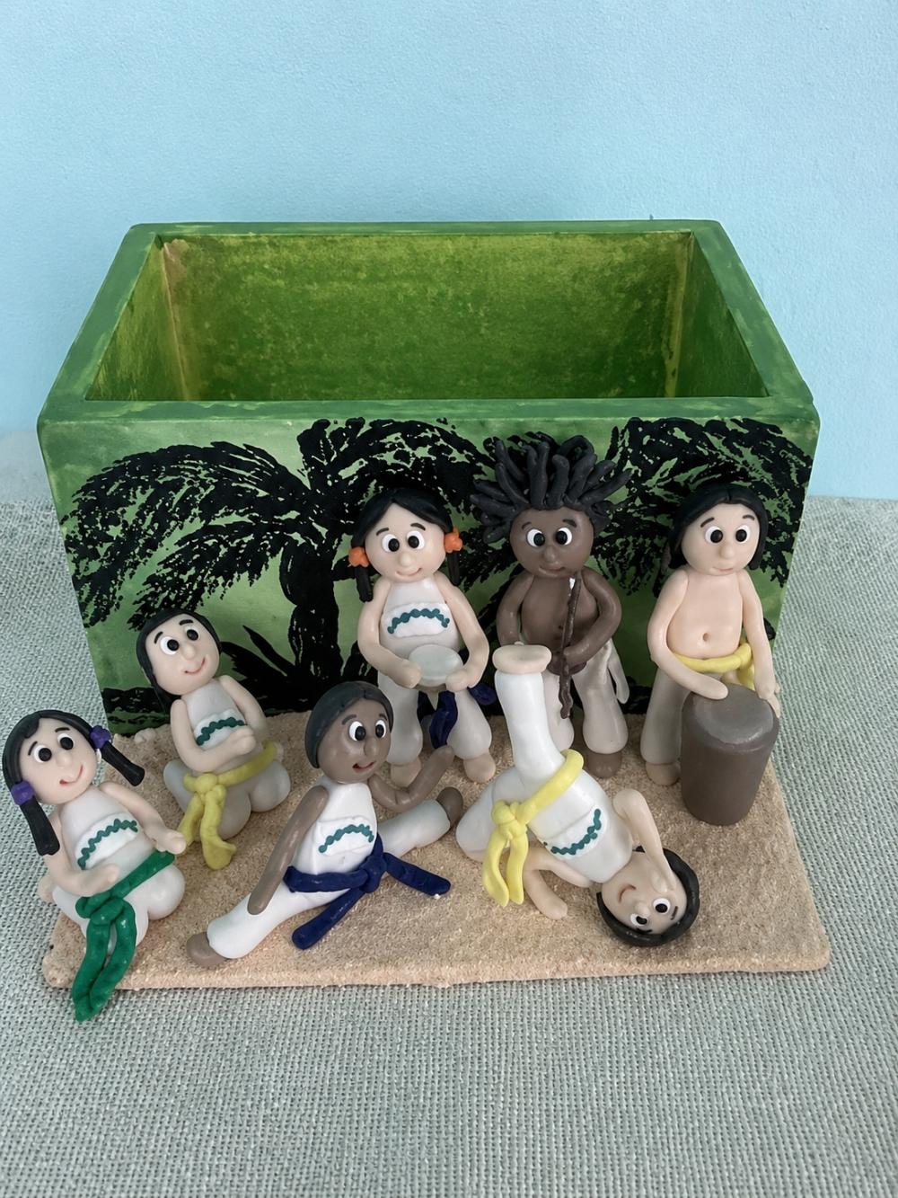 Porta treco com cenário capoeira em biscuit