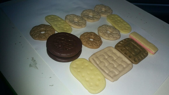 Aplique biscoitos em biscuit