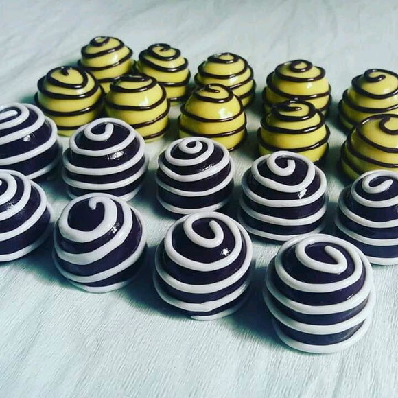 Aplique doces e brigadeiros em biscuit