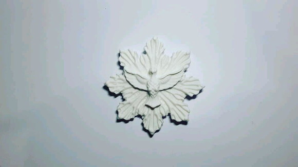 Aplique Divino Espírito Santo em Biscuit
