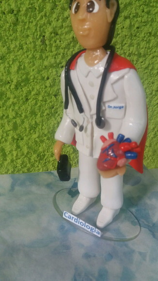 Bonecos profissões Super médico cardiologista