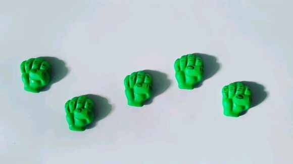 Chaveiro mão do Hulk