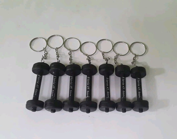 Chaveiros mini pesos de academia em biscuit