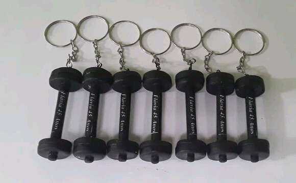 Chaveiros mini pesos de academia em biscuit