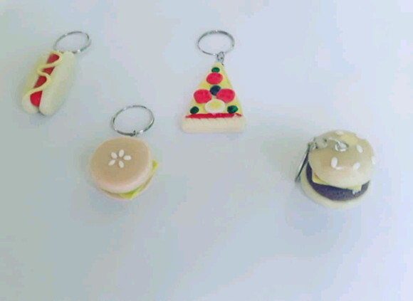Chaveiros mini comestíveis em biscuit
