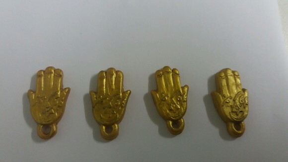 Hamsa pingente em biscuit