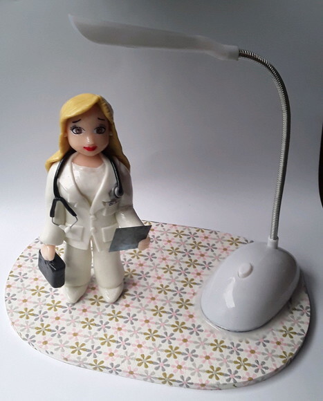 Luminária personalizada em biscuit e Mdf Medicina