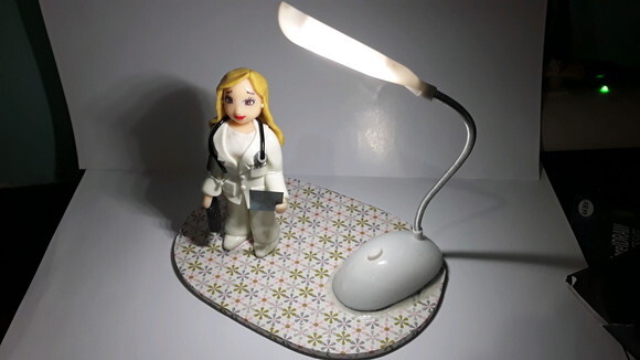 Luminária personalizada em biscuit e Mdf Medicina