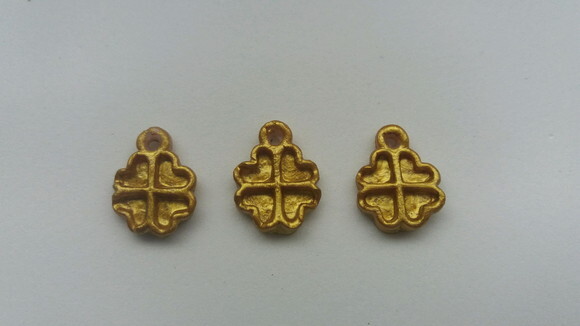Pingente trevo de quatro folhas em biscuit