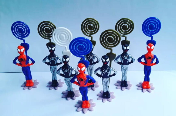 Porta recados lembrancinha homem aranha ou Venom em biscuit