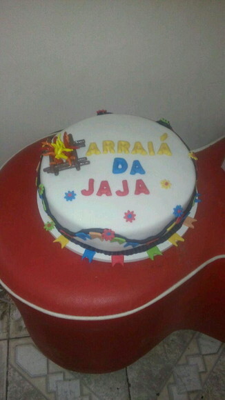 Topo de bolo fogueira em biscuit
