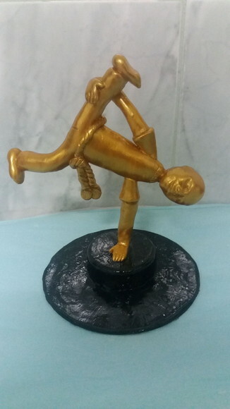 Troféu capoeira em biscuit
