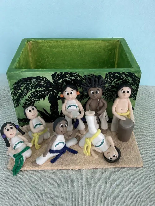 Porta treco com cenário capoeira em biscuit