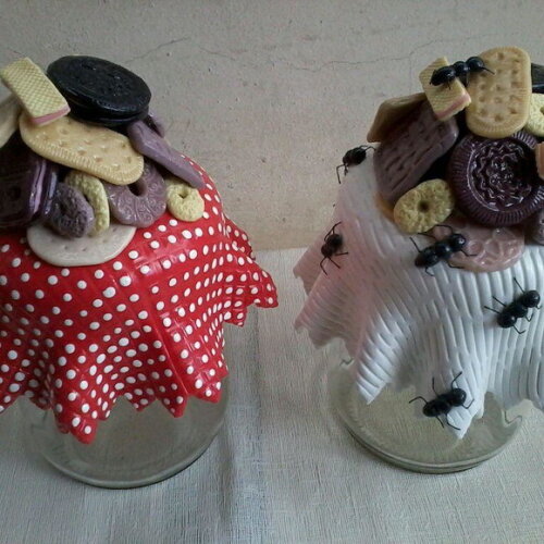 2Potes decorados em biscuit