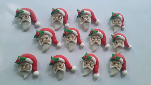 Apliques Papai noel com óculos em biscuit