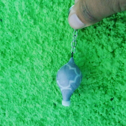 Balão chaveiro em biscuit