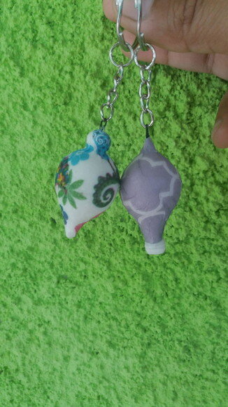Balão chaveiro em biscuit