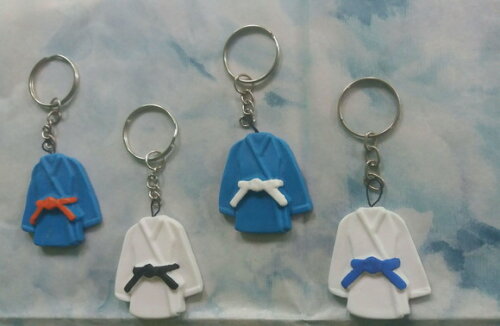 Chaveiro kimono em biscuit