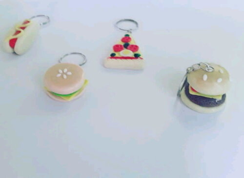 Chaveiros mini comestíveis em biscuit