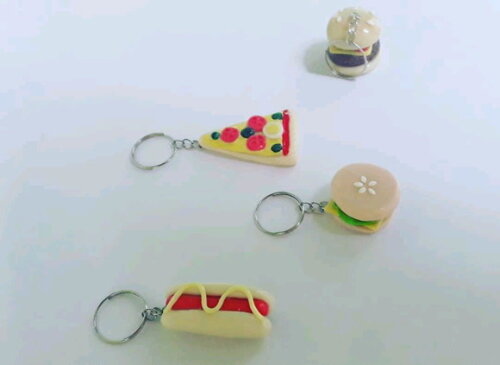 Chaveiros mini comestíveis em biscuit