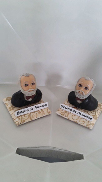 Enfeite de Mesa Busto Dr.bezerra de Menezes em Biscuit