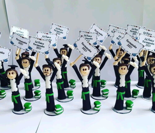 Enfeite de mesa e lembrança de formatura em biscuit