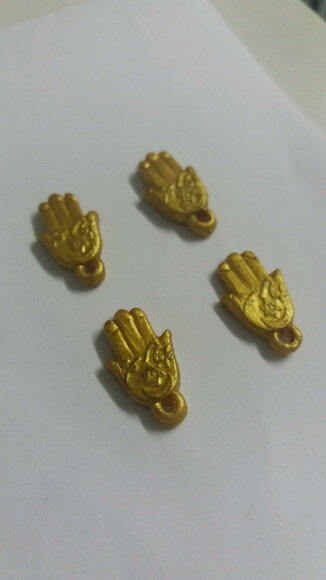 Hamsa pingente em biscuit