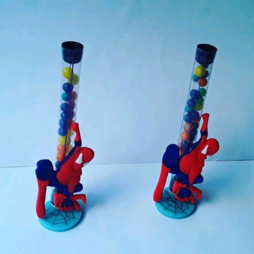 Porta balinhas com balas homem aranha