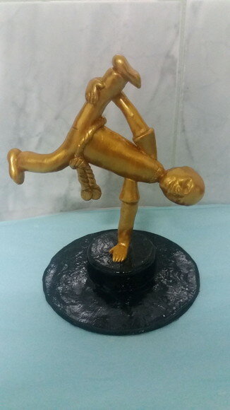 Troféu capoeira em biscuit