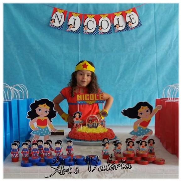 Kit Braceletes e Tiara da Mulher Maravilha