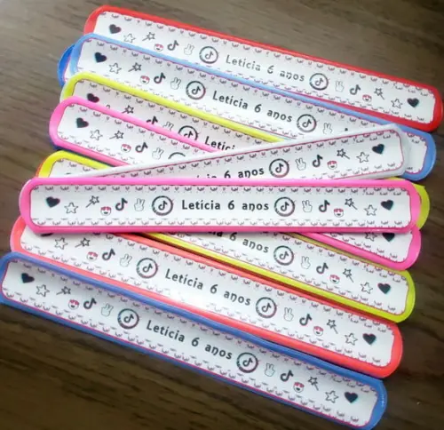 30 Pulseiras Bate Enrola Personalizada