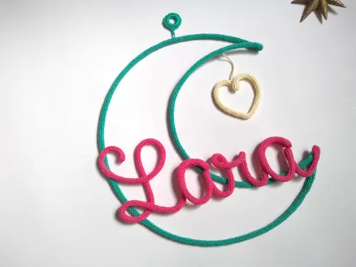 Porta maternidade em Tricotin Lua menina