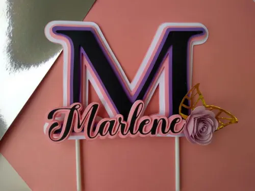 Topo de Bolo em Camadas com Rosa