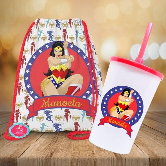 Mochilinha e Copo Twister Mulher Maravilha