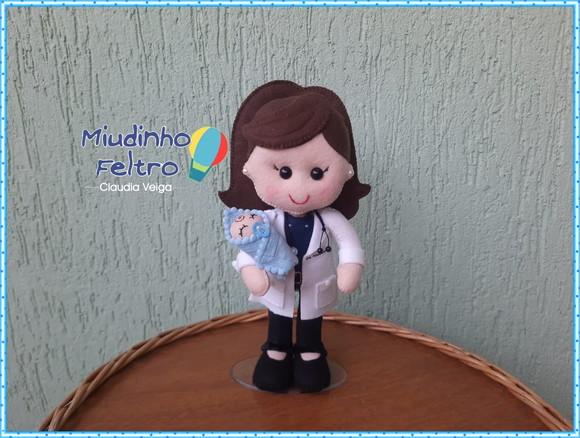 Médica Pediatra Boneca em Feltro