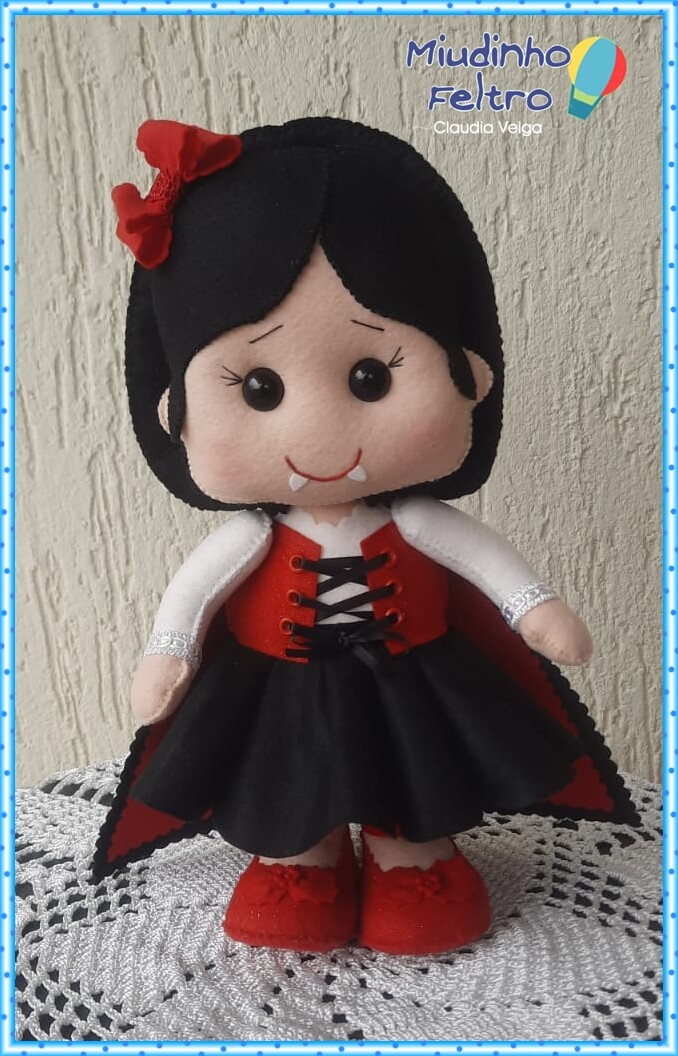 Boneca Vampira em feltro