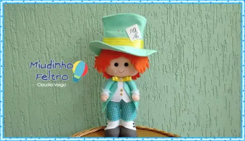 Alice no Páis das Maravilhas em Feltro
