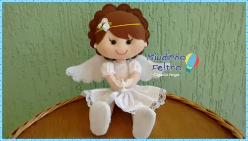 Anjinha Sentada
